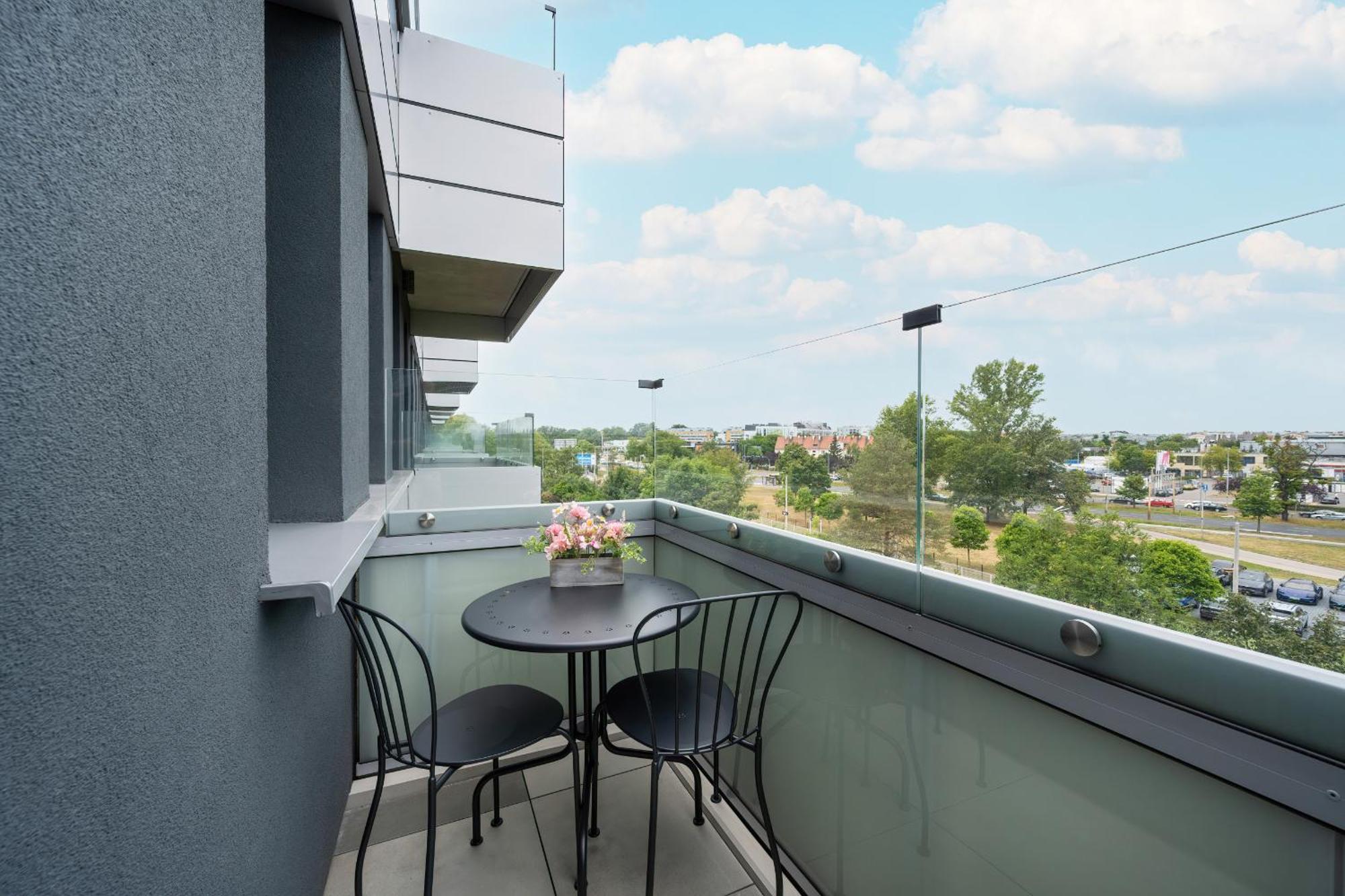 Apartamenty Zwycieska Z Klimatyzacja, Free Garage Wroclaw By Noclegi Renters — Photos 2